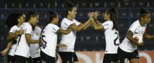 PAULISTA FEMININO: Corinthians goleia Portuguesa e assume a liderança