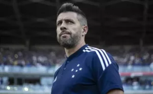 Série B: Árbitro expulsa treinador do Cruzeiro por “socos no ar”; Pezzolano ressalta: “Tenho tudo gravado”