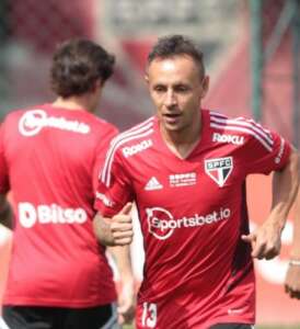 Rafinha desfalca o São Paulo em jogo decisivo da Sul-Americana