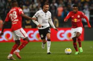 No Corinthians, Cássio exalta defesa nesta 'grande vitória'