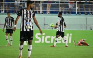 Meia de time da Série D sofre mal súbito após pancada na coluna