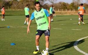 Improvisado, ex-Corinthians revela desconforto com esquema do Cuiabá