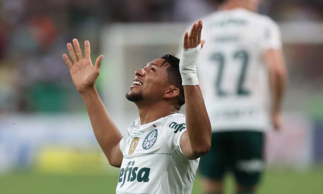 Rony renova com Palmeiras