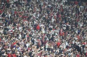 São Paulo tem arrecadação milionária, mas Ceni critica diretoria