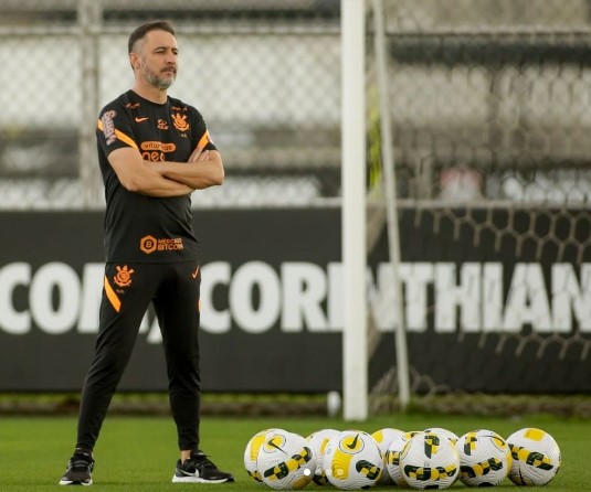 Vítor Pereira evita falar em briga pelo título no Corinthians: 'Não crio ilusões'