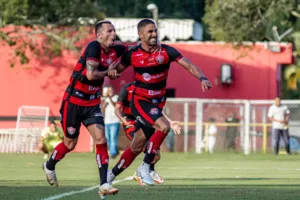 Série C: Tréllez, do Vitória, comemora gols marcados