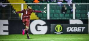 Série C: Goleiro do Figueirense, Wilson está apenas atrás de Rogério Ceni em artilharia