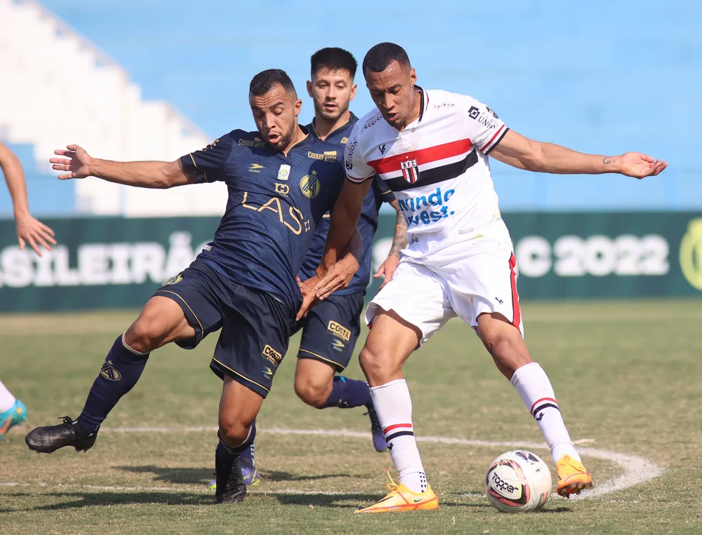 Série C: Atacante do Botafogo-SP encerra seca de gols e agradece torcida 2 Salatiel do Botafogo-SP