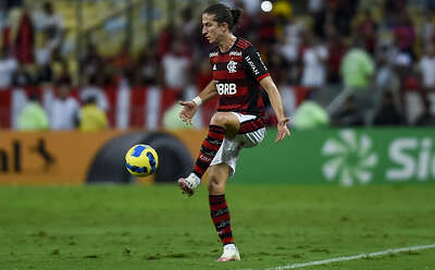 Filipe Luís despista sobre renovação e fala em fazer história com a camisa do Flamengo