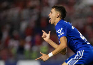 CRB 0 x 2 Cruzeiro - Raposa vence e pode carimbar o acesso diante do Vasco