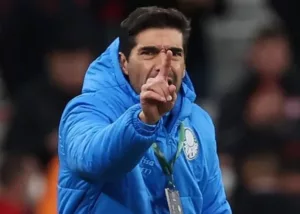 Árbitro relata ofensas de Abel na súmula de Palmeiras x Santos: 'Vai se f... mesmo c...