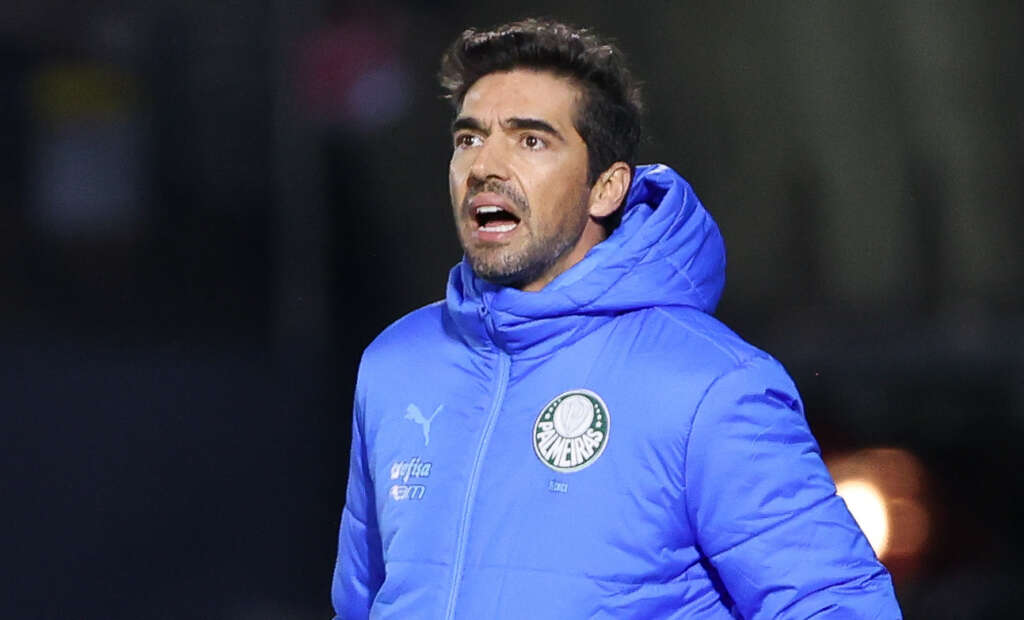 Abel Ferreira faz mistério sobre condição de meia do Palmeiras: ‘Vamos esperar’
