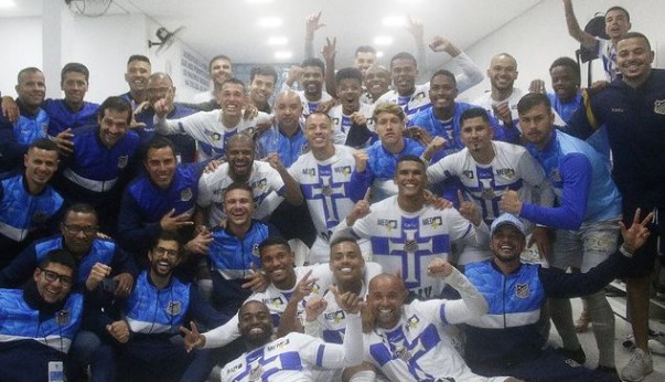 Água Santa comemorando a classificação na Copa Paulista