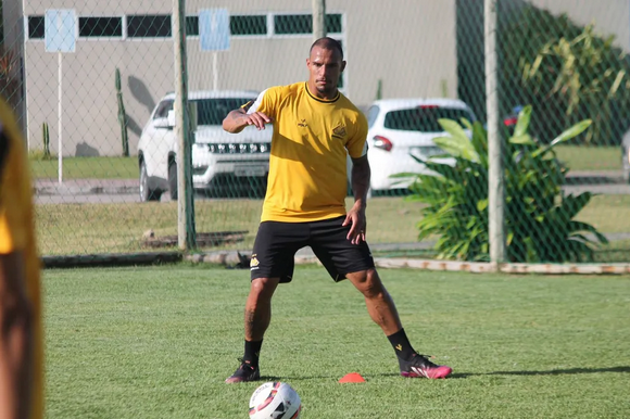 Arilson está liberado para final. (Foto: Divulgação / Criciúma)