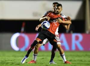 Shaylon, ex-São Paulo, resume pensamento do Atlético-GO: 'Vamos buscar vaga na final'