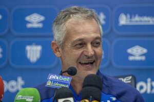 Lisca é apresentado no Avaí e mostra confiança: 'Vamos nos livrar da degola'