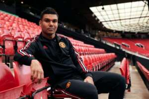 Ten Hag cita fase de McTominay para justificar Casemiro como reserva no United