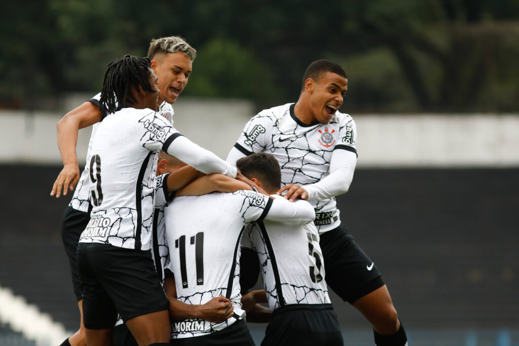 Corinthians vence guarani e se mantem vivo no paulista sub 20