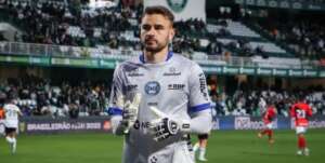 Coritiba deve manter goleiro Gabriel Vasconcelos como titular contra o Botafogo