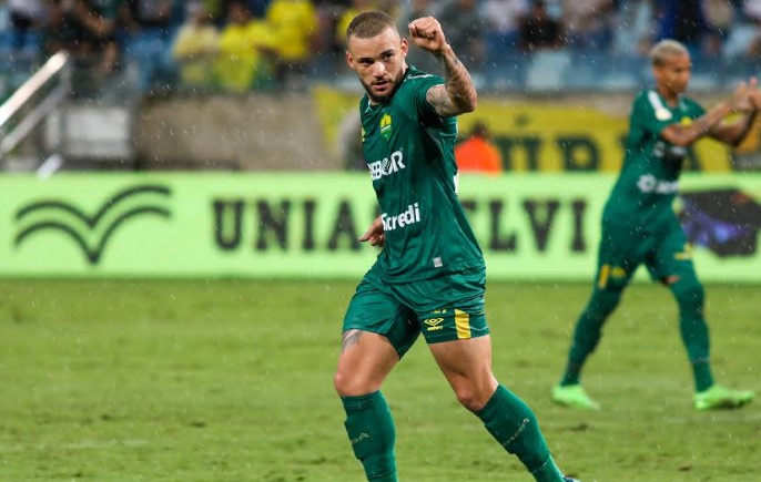 Atacante do Cuiabá se destaca e quebra invencibilidade do América-MG de 9 jogos 2 André Luis, jogador do Cuiabá