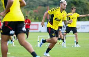 Flamengo recusa oferta de dois clubes ingleses pelo lateral Matheuzinho