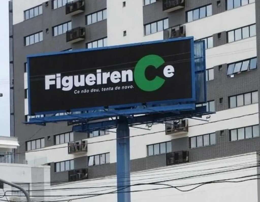 Torcedores provocam com painel em Florianópolis após Figueirense não conseguir acesso na Série C 2 Figueirense 2