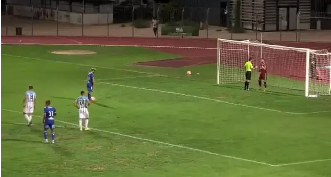 Goleiro é expulso na França após ‘dançar’ em cobrança de pênalti