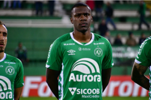 Série B: Frazan comemora titularidade e foca em afastar Chapecoense de vez do Z4