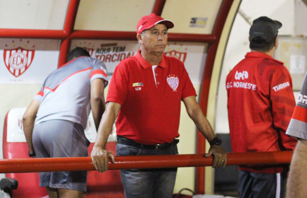 Copa Paulista: Luiz Carlos Martins prevê jogo duro entre Noroeste e Marília 2 Luiz Carlos Martins no jogo de ida das quartas de final