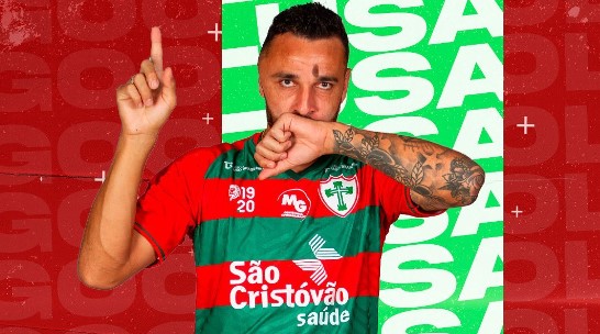 Ex-Lusa, Caio Mancha vai à Vila e assiste jogo contra o Santos