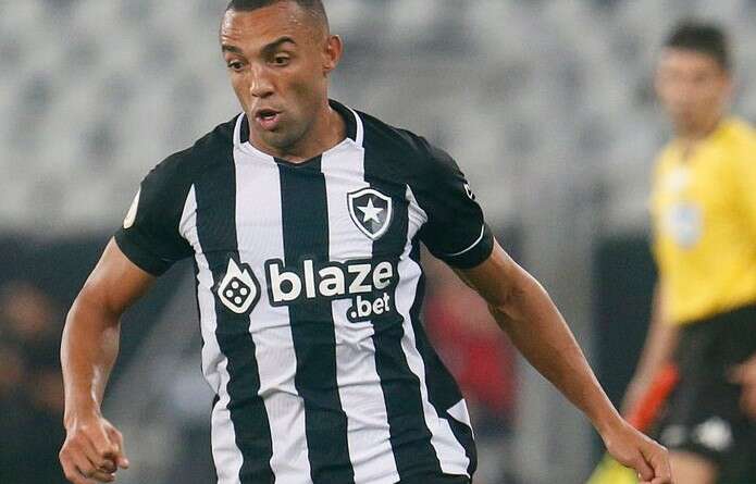 Marçal, do Botafogo, afirma que deveria ser convocado para Seleção Brasileira