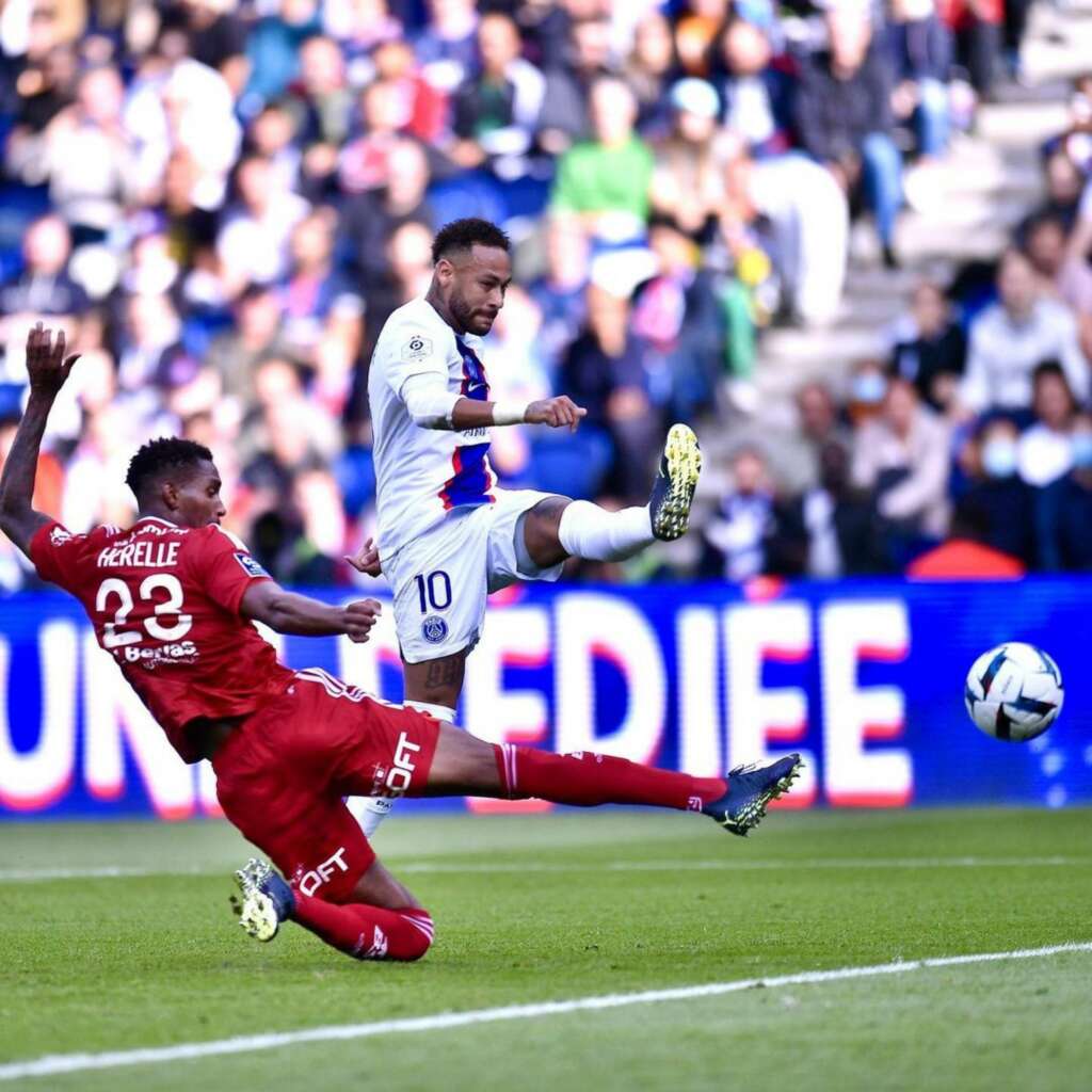 Após conturbar clima na seleção, Neymar rebate críticas por apoiar Bolsonaro