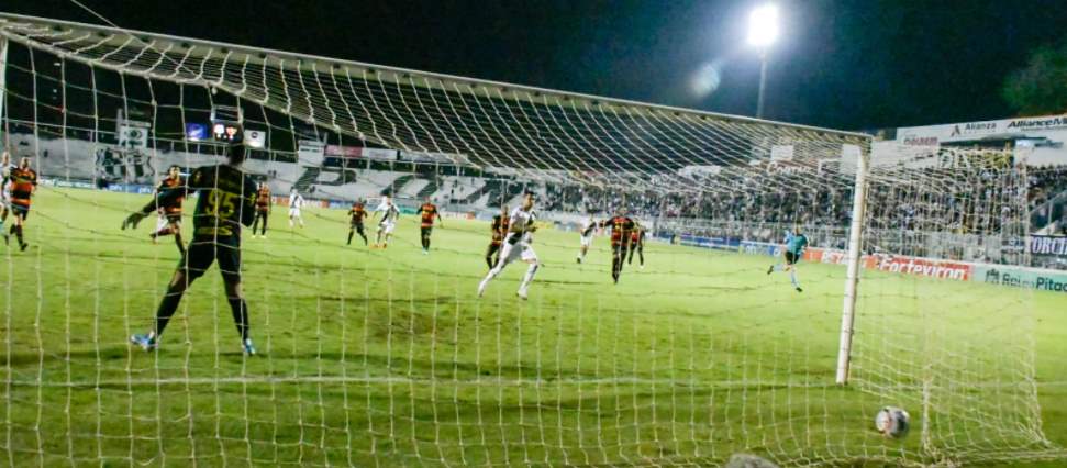 Macaca vence Leão da Ilha