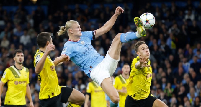 Halland faz belo gol e City vence