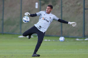 Série B: Vasco 'flerta' com goleiro Matheus Mendes, do Atlético-MG