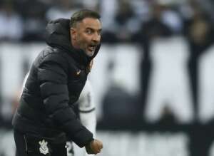 Técnico do Corinthians, Vítor Pereira é julgado pelo STJD por xingar árbitro