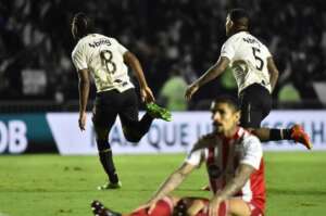 Vasco goleia e abre diferença de oito pontos da Ponte Preta