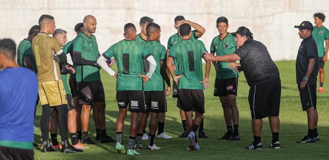 Marchiori trabalha o ABC para o jogo do possível acesso