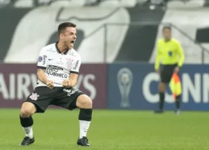 Mineiro: Cruzeiro avança por volante Ramiro, em fim de contrato com o Corinthians