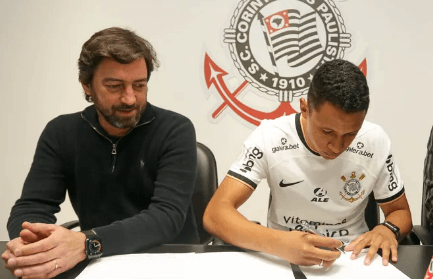 Corinthians renova contrato com atleta artilheiro do sub-20