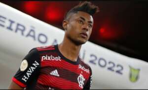 Bruno Henrique fará nova cirurgia no joelho no Flamengo para ter 'flexibilidade'