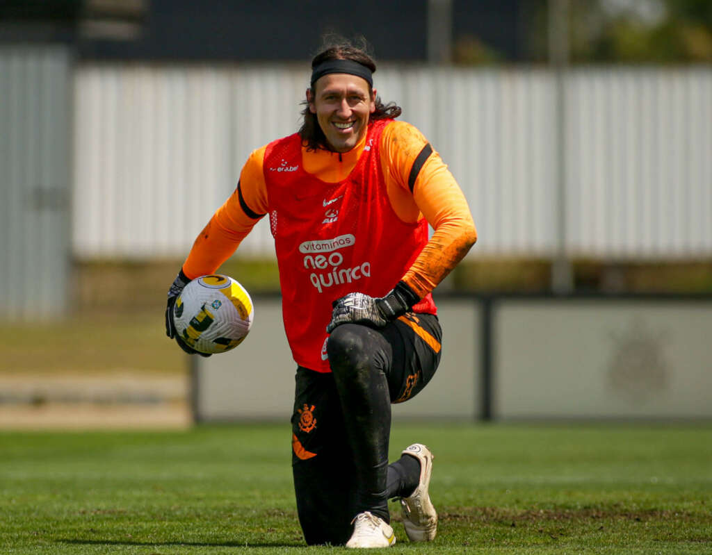 Corinthians aprimora finalizações para tentar surpreender o São Paulo no Morumbi