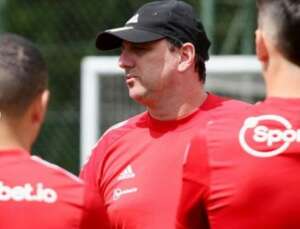 Ceni aceita cobranças antes da Sul-Americana, mas condena ofensas de torcedor