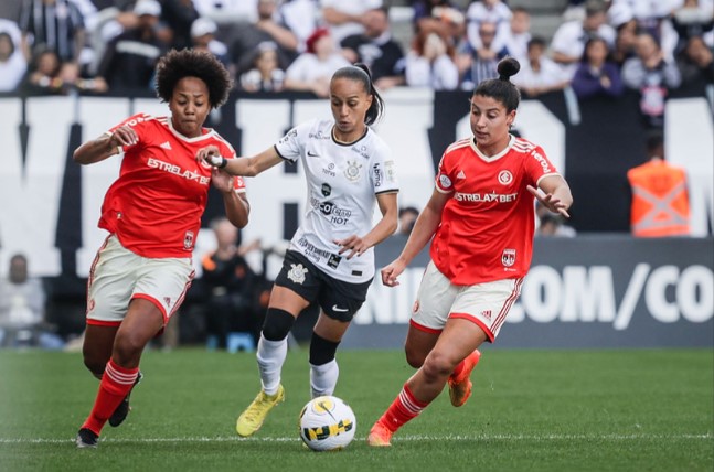 Fut. Feminino: Corinthians goleia o Inter por 4 a 1 e é Tetracampeão  Brasileiro