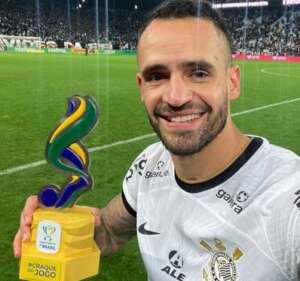 Renato Augusto, o 'Craque do Jogo', deixa o recado. Veja !