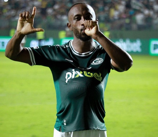 Dieguinho faz seu primeiro gol com camisa do Goiás e técnico o enaltece