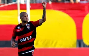 Série C: Vitória anuncia amistoso para despedida do ídolo Dinei