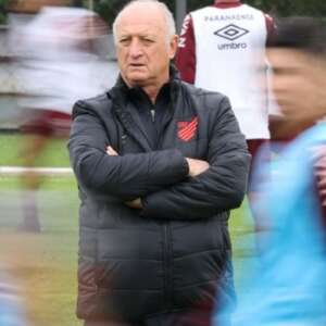 Brasileirão: Lateral do Athletico-PR se lesiona no treino e é baixa contra o Santos