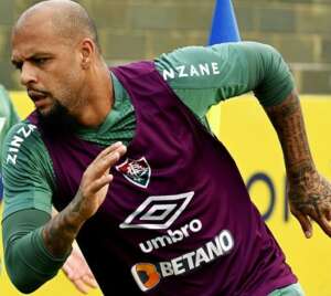 Felipe Melo assina com emissora e será tema de documentário