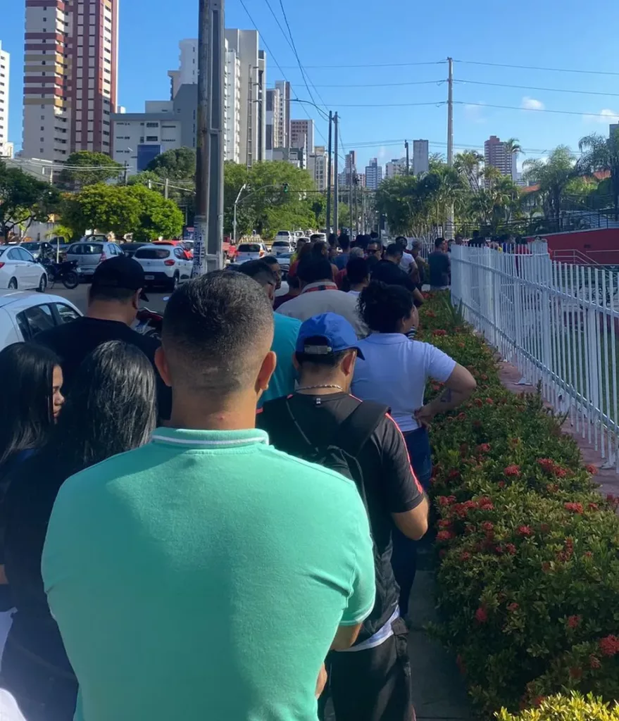 Série D: América-RN vê torcedores fazerem fila para garantirem o ingresso da final 3 fila arena 2